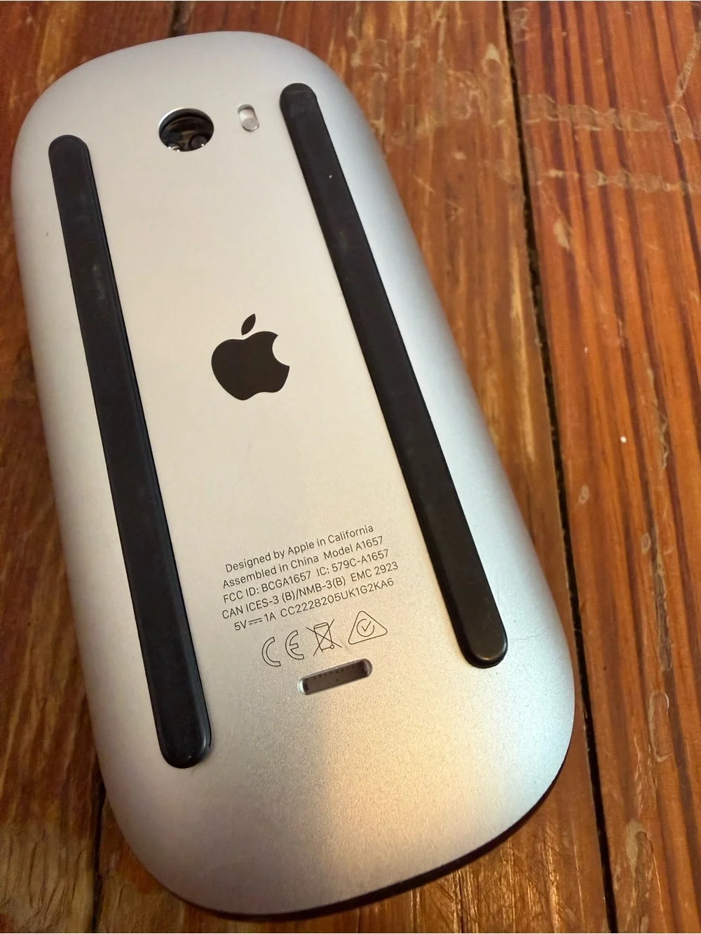 Apple Black Gloss Wireless Mouse with Iconic Logo